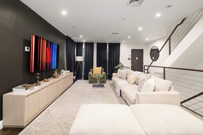 Designer Harlem Home | 4BR | Sleeps 12