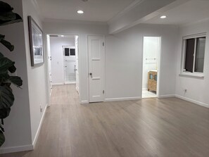 Interior - Spectacular lakeview, spacious, remodeled 3+2 bedroom, large lot for RVs, boats. (Perris)