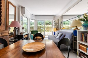 TV - Emerald apartment with beach access in Pereire (Arcachon)