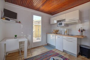 Microwave, oven, coffee/tea maker, toaster - Aiguillon house (Arcachon)