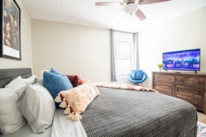 2 bedrooms, iron/ironing board, WiFi, bed sheets - Ridge Retreats Unit A: King Bed/Hilltop View/TVs (Birmingham)