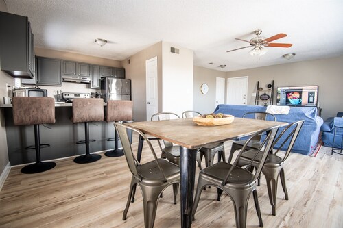 Ridge Retreats Unit E- WiFi/4 Queen Beds/Groups