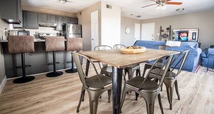 Ridge Retreats Unit E- WiFi/4 Queen Beds/Groups