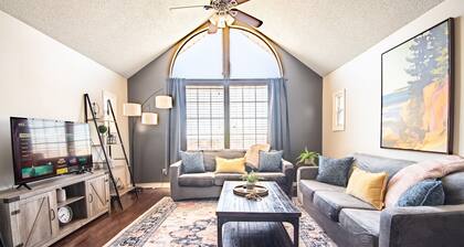 Ridge Retreats Unit G- King Beds/Free Parking/Wifi