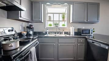 Coffee/tea maker, fridge, microwave, oven