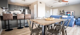 Ridge Retreats - King Beds/Free Parking/Big Groups