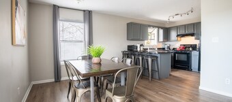 Ridge Retreats- Groups/King Beds/Parking/3 Units