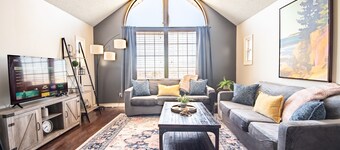 Ridge Retreats - Groups/6 units/King Beds/Parking