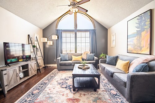 Ridge Retreats - Large Groups/6 Bedrooms/King Beds