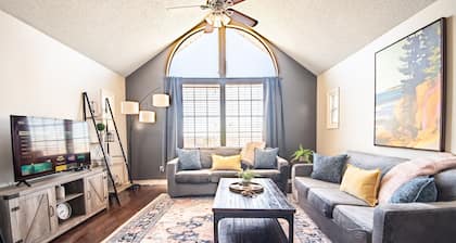 Ridge Retreats - Large Groups/6 Bedrooms/King Beds