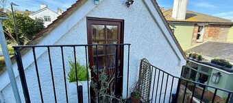 The Loft Retreat - Coastal Escape in the Heart of Meads