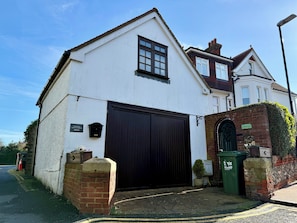Exterior - The Loft Retreat - Coastal Escape in the Heart of Meads (Eastbourne)