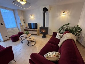 Living area - La Parenthèse Sancerroise, comfortable and friendly 8-person house with cellar (Savigny-en-Sancerre)