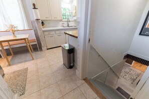 Interior - Spacious, Central Location 4-bedroom, King Beds (Spokane)