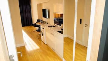 Studio, Balcony, Sea View | Interior