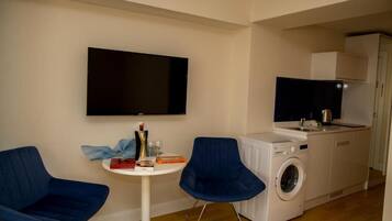 Studio, Balcony, Sea View | Interior