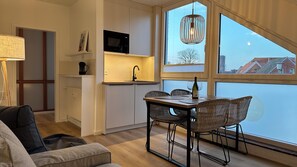 Dining - Strandloft Pippa. Quiet, central & freshly renovated. (Borkum)