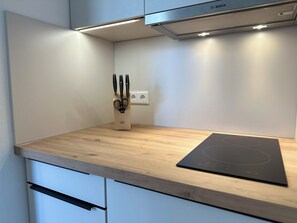 Fridge, microwave, stovetop, dishwasher - Strandloft Pippa. Quiet, central & freshly renovated. (Borkum)