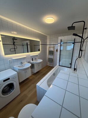 Hair dryer, towels, soap, toilet paper - Strandloft Pippa. Quiet, central & freshly renovated. (Borkum)