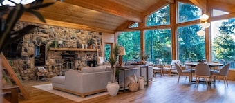 Private 5-Acre Retreat · Hot Tub · Sauna · Sleeps 16