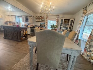 Dining - Private Gated 3 Acre Estate-Longer term  Executive Corporate Rental-Event fees (Jacksonville)