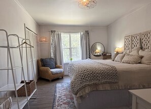 3 bedrooms, desk, iron/ironing board, travel cot - Private Gated 3 Acre Estate-Longer term  Executive Corporate Rental-Event fees (Jacksonville)