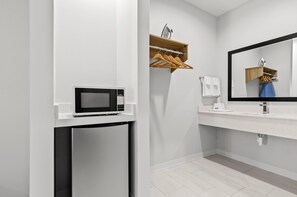 Room, 2 Queen Beds, Non Smoking | Room amenity