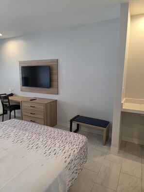 Chambre, 1 très grand lit, non-fumeurs