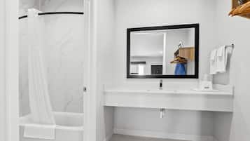 Chambre, 1 trĂšs grand lit, non-fumeur | Salle de bain