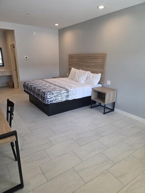 Room, 1 King Bed, Non Smoking - Americas Best Value Inn & Suites Tomball Grand Parkway (Tomball)