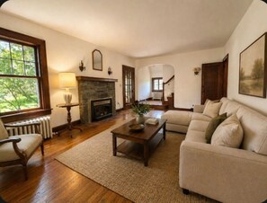 Smart TV, fireplace