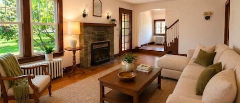 Smart TV, fireplace