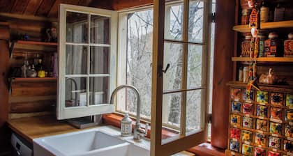 Riverside Cabin@GatineauPark near NordikSpa, waterfront w SUP & kayaks!