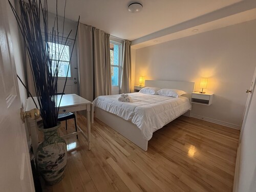 Cozy, clean apartment near downtown