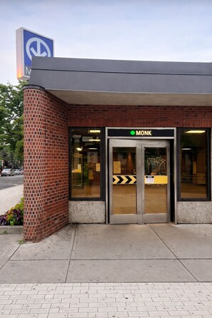 Exterior detail - Cozy, clean apartment near downtown (Montréal)