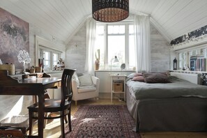 Bureau, fer et planche à repasser, Wi-Fi gratuit, draps fournis