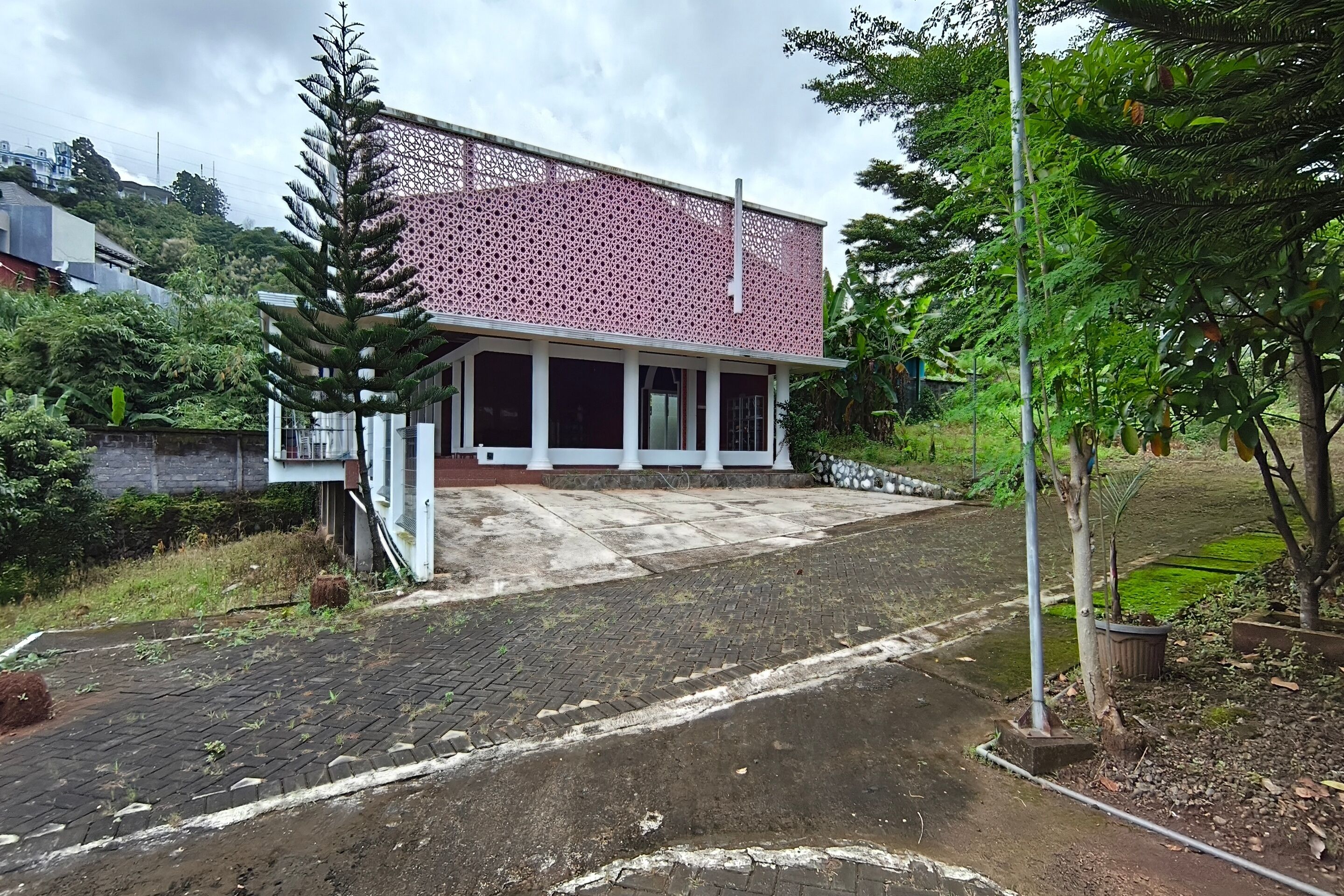 المنشأة من الخارج