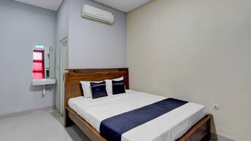 Free WiFi, bed sheets