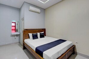 Free WiFi, bed sheets - Hotel O House Of Fosil Syariah (Semarang)