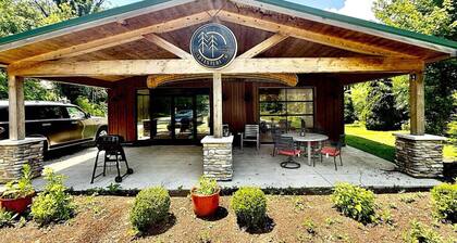 Huron Hideaway - Great Indoor & Outdoor Spaces!