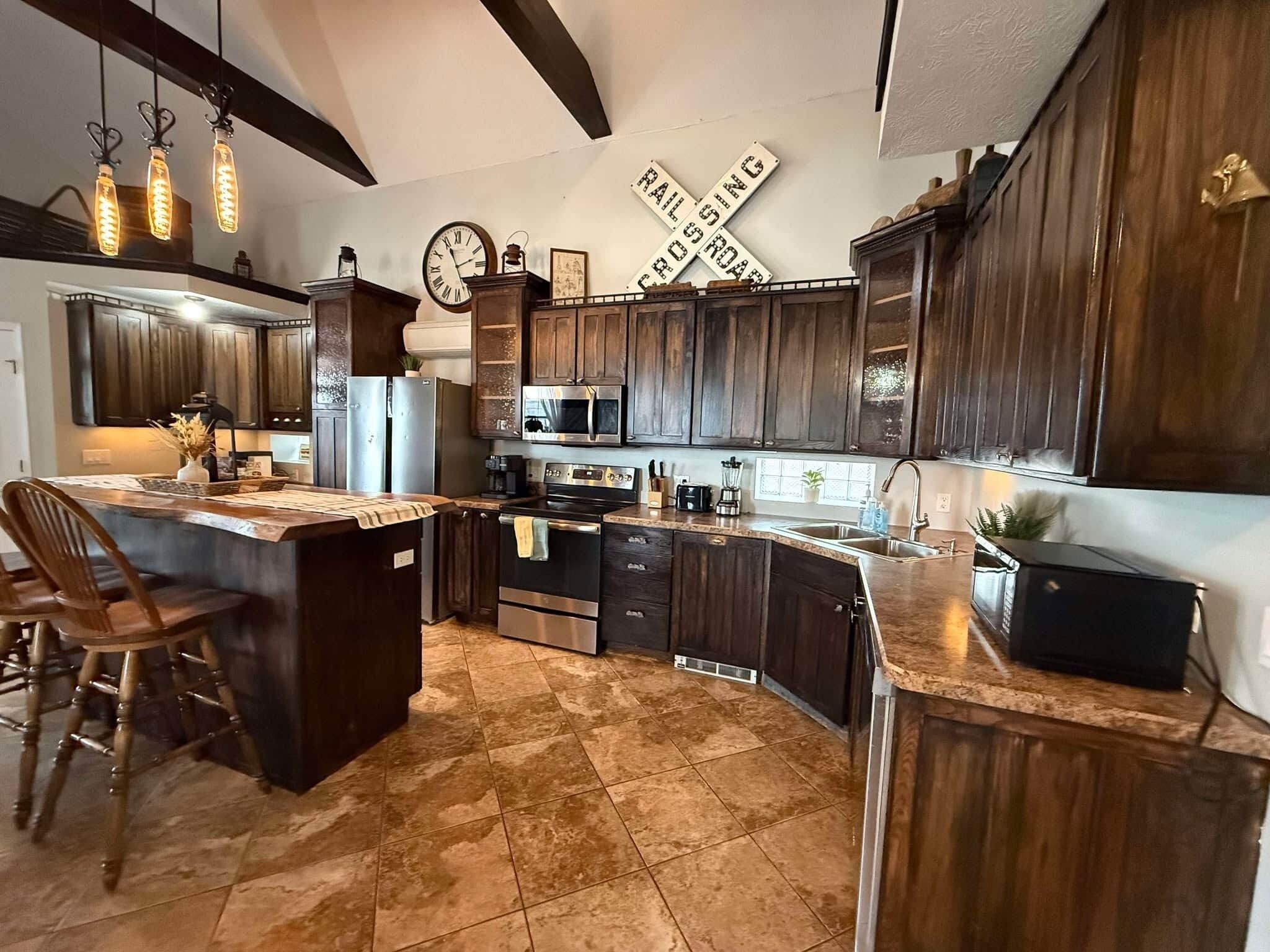 Kjøleskap og kokeplater