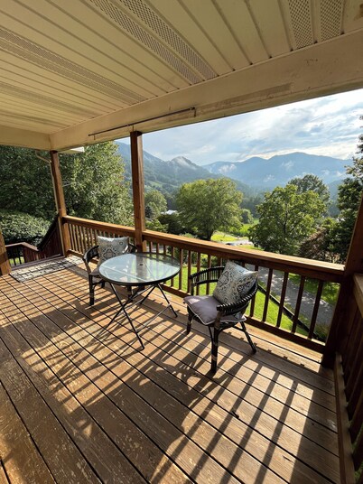 Wonderful 4-bedroom house in Maggie Valley perfect for family getaways