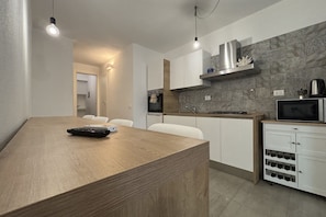 Fridge, microwave, dishwasher - Levante Apartment - Style and Elegance 300 meters from the sea (Santa Margherita di Pula)