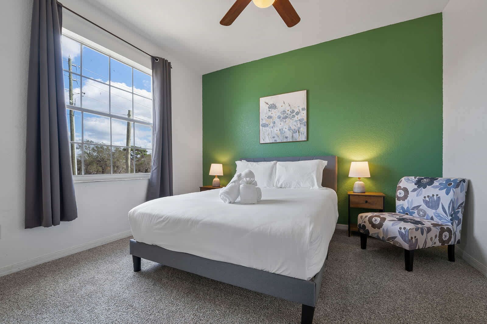 Desk, travel crib, WiFi, bed sheets