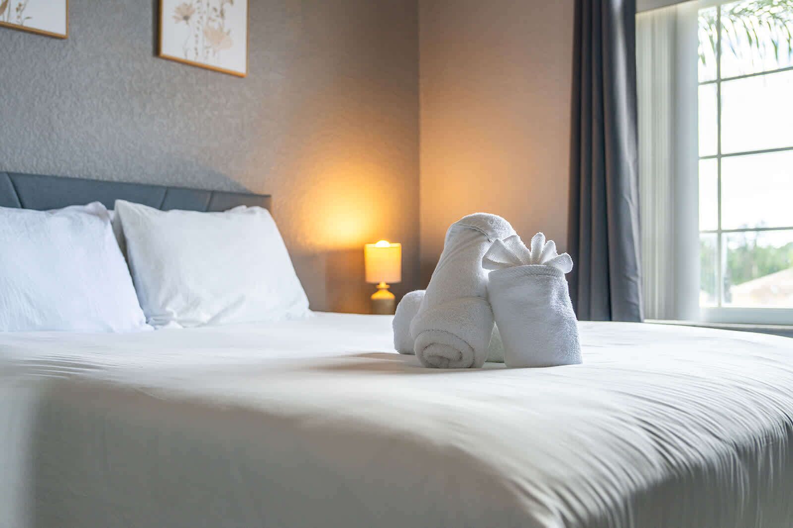 Desk, travel crib, WiFi, bed sheets