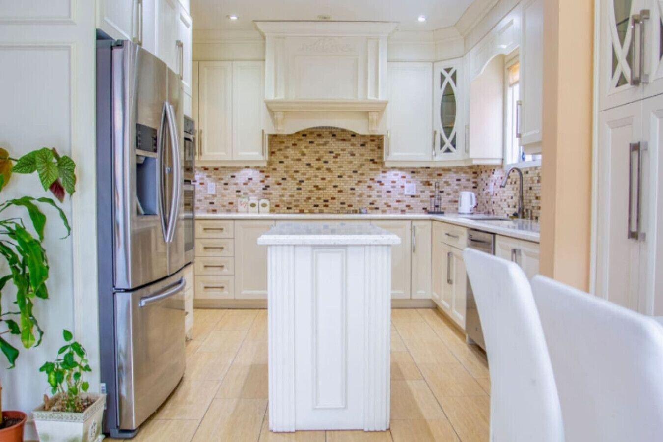 Mikrobølgeovn, ovn, kokeplater og oppvaskmaskin