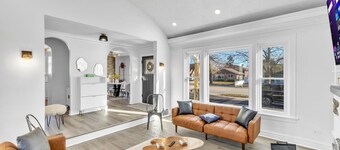 Comfortable SFH for Families & Groups âą Easy Walk to Local Shops and Eateries