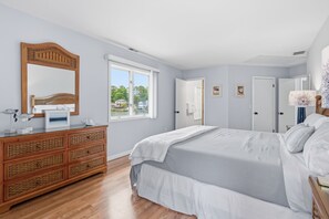 4 bedrooms, iron/ironing board, free WiFi, bed sheets - Water's Edge Retreat OCMD (Ocean Pines)