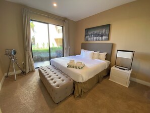 4 bedrooms, iron/ironing board, WiFi, bed sheets - Next to Disney! 4BR/4.5 BATH Luxury Townhouse (Kissimmee)