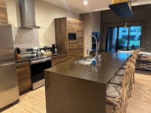 Private kitchen - Next to Disney! 4BR/4.5 BATH Luxury Townhouse (Kissimmee)